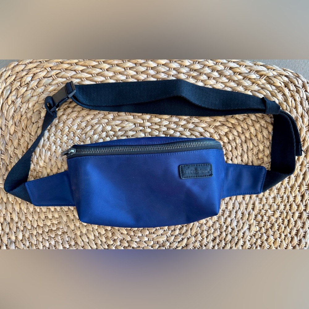 Brookstone hip bag
